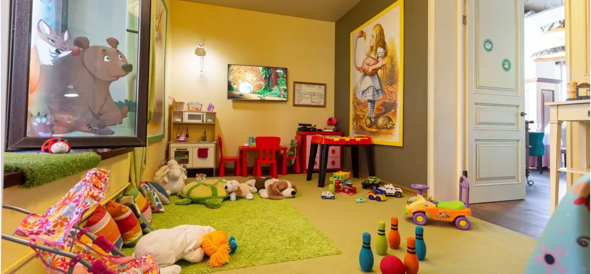 Детская комната с няней