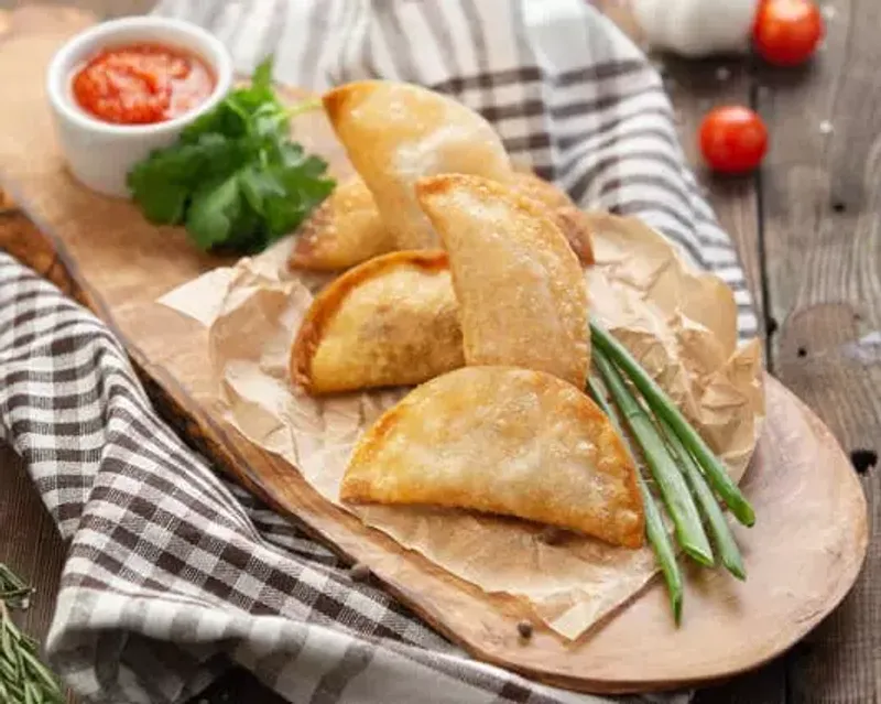 Мини-чебуреки с бараниной и аджикой