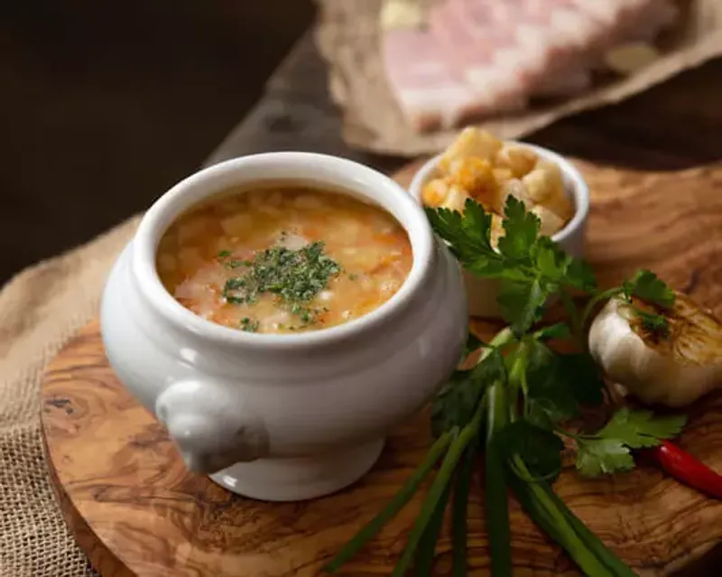 Щи из квашенной капусты с белыми грибами и грудинкой