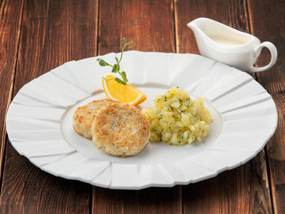 Pike perch cutlets with crushed potato