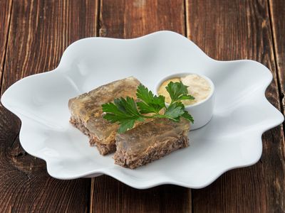 Meat jelly (beef) with horseradish and mustard