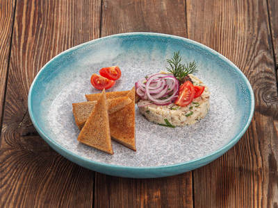 Forshmak (salty minced fish) with rye toasts