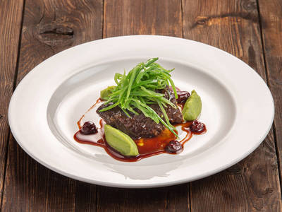 Veal cheeks with green peas cream and cherry sauce