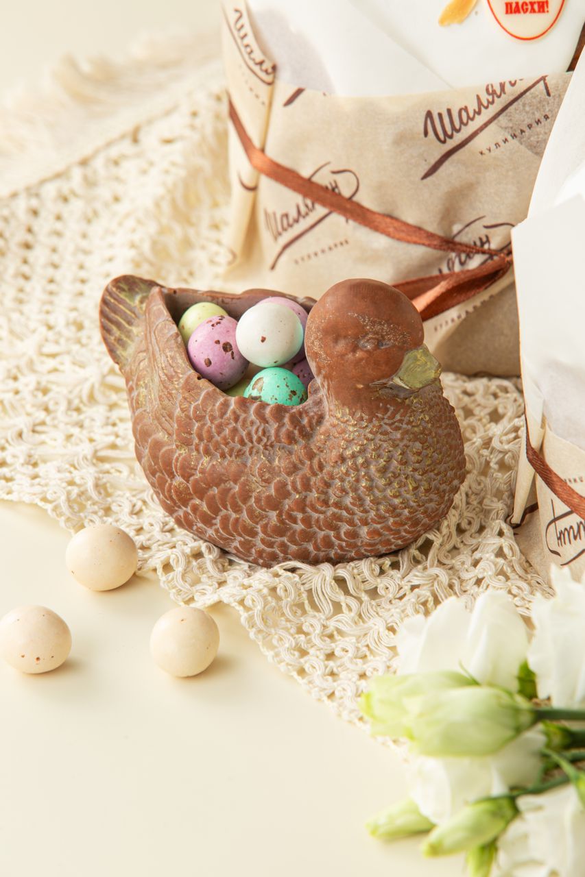 Шоколадная утка с яйцами
